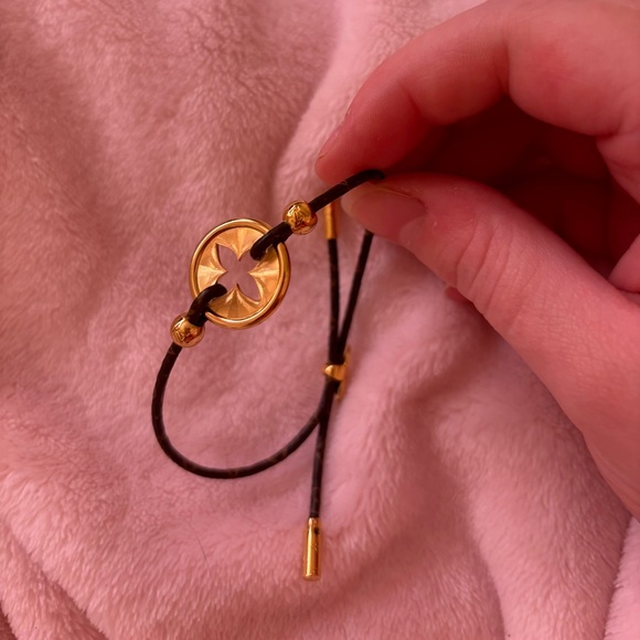 Louis Vuitton Baby Flower Bracelet - Picture 1 of 5